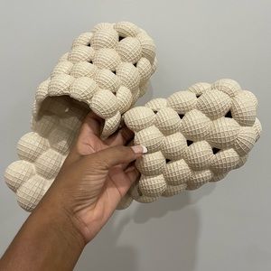 Fashionable Slippers/Slides